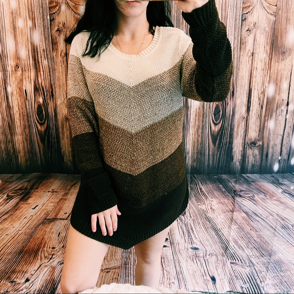 APT 9. Sweater